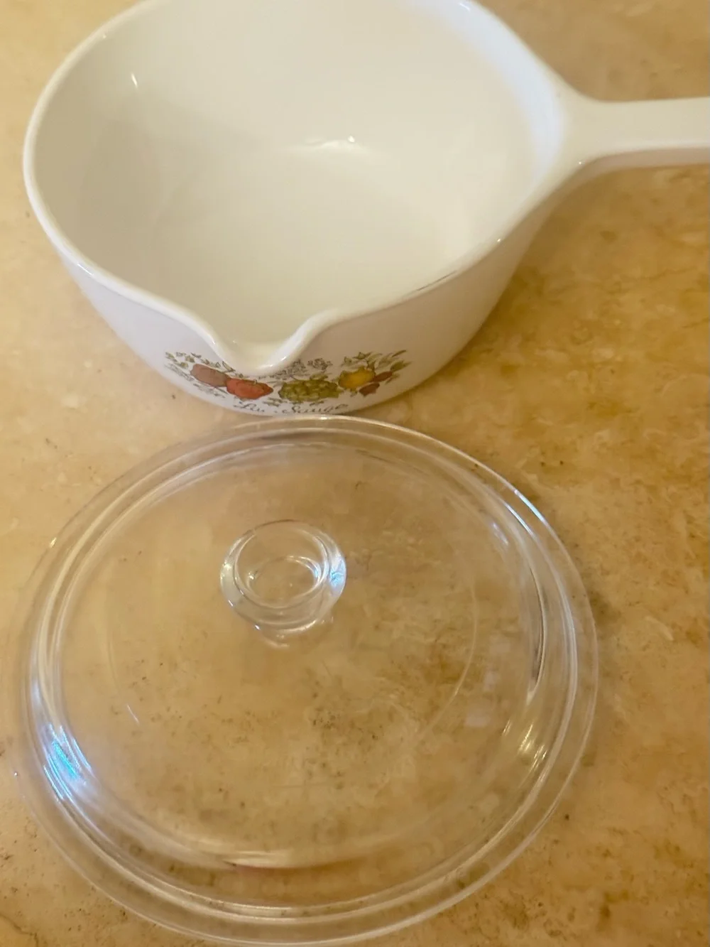 Spice of Life Sauce Pan 21/2 Qt. With Lid and Pouring Spout.